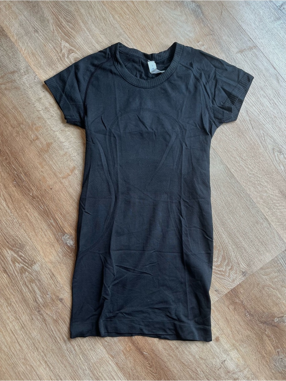 Lululemon swiftly tech t-shirt / size 2 / black